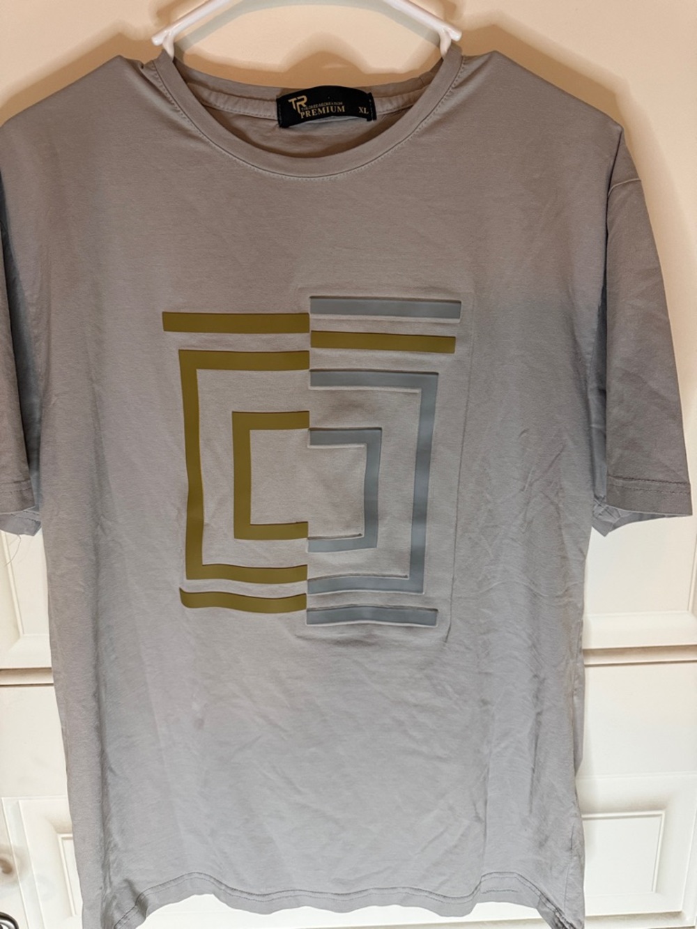 Tailored Recreation Premium XL Men's Gray Graphic T-Shirt